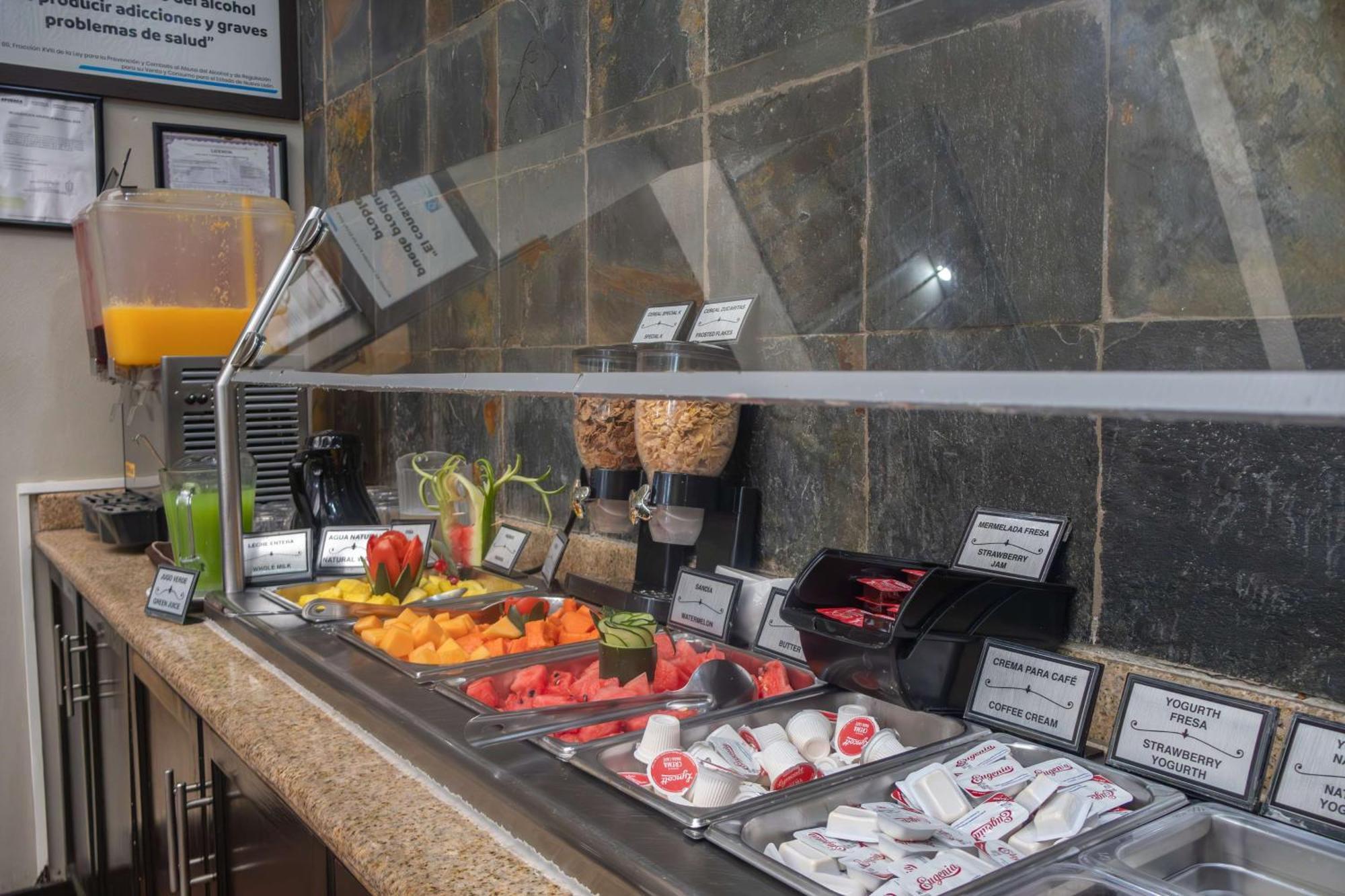 Best Western Plus Monterrey Airport Apodaca Exterior photo
