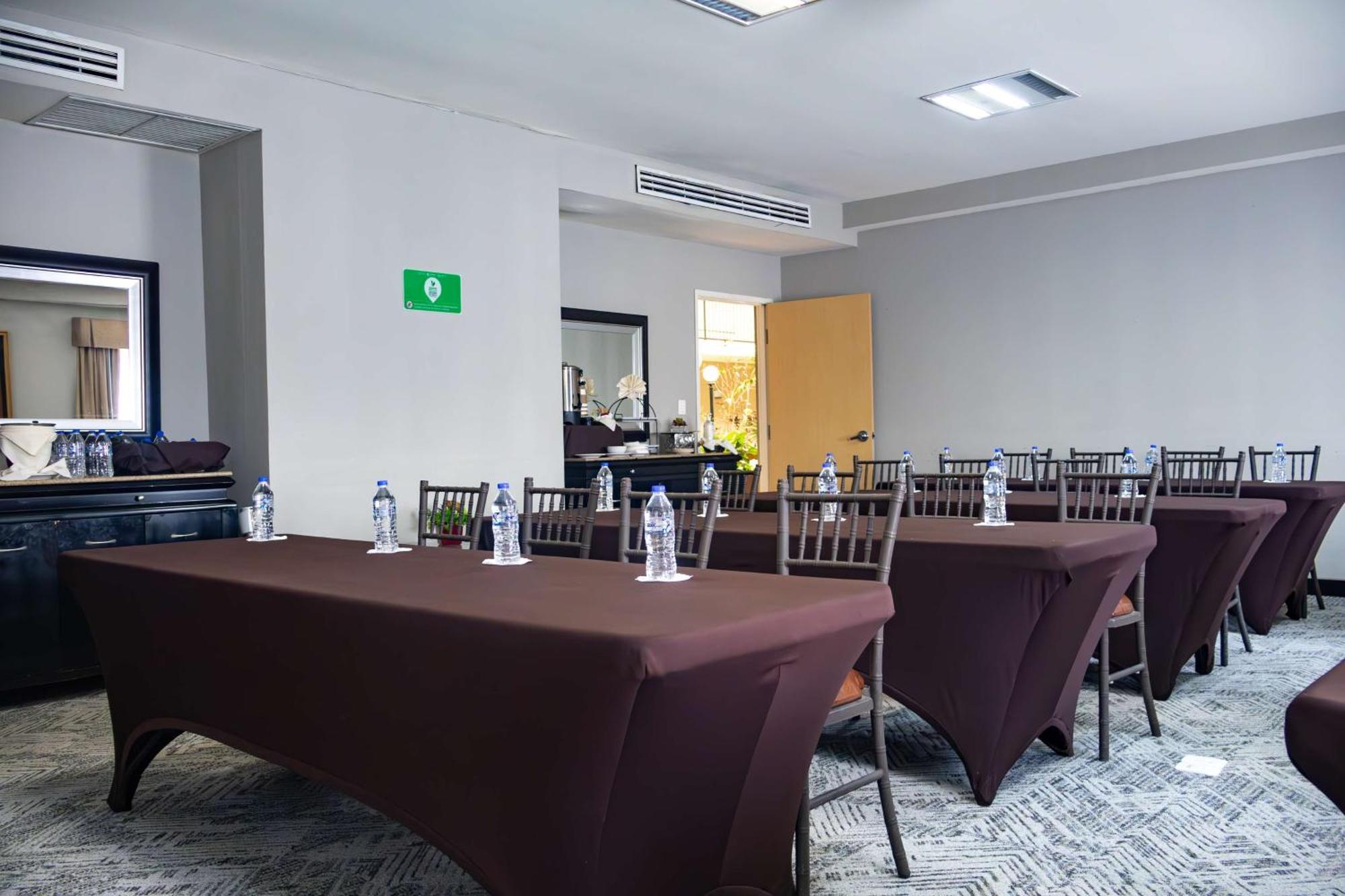Best Western Plus Monterrey Airport Apodaca Exterior photo